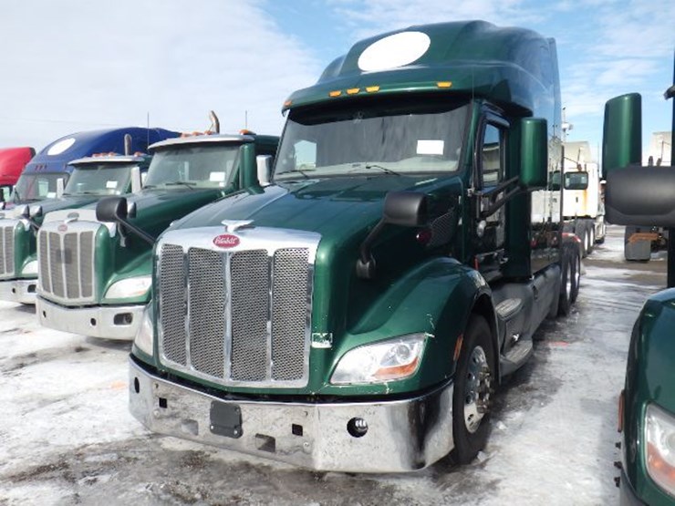 2019-peterbilt-579-image-1