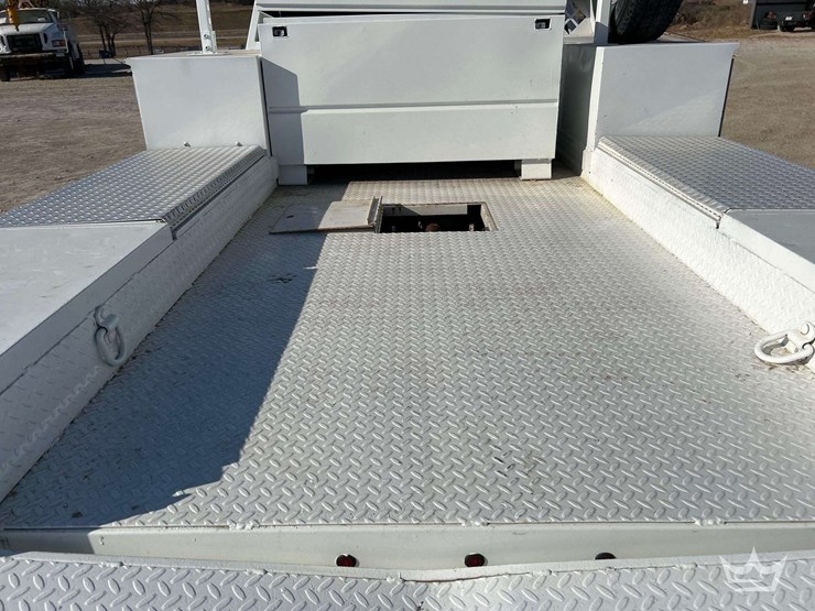 2014-chevrolet-silverado-3500-image-23