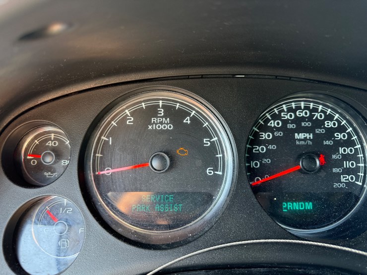 2014-chevrolet-tahoe-image-36