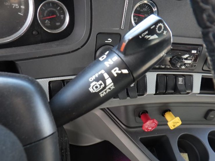 2020-kenworth-t680-image-18