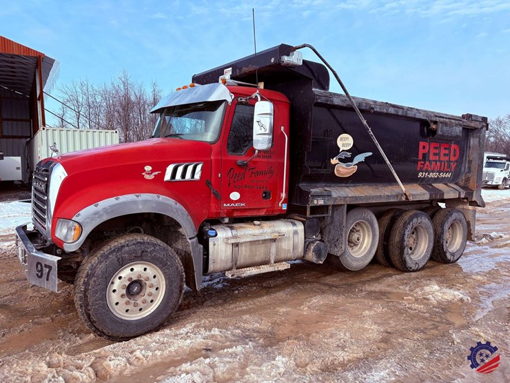 2017-mack-granite-gu713-image-1