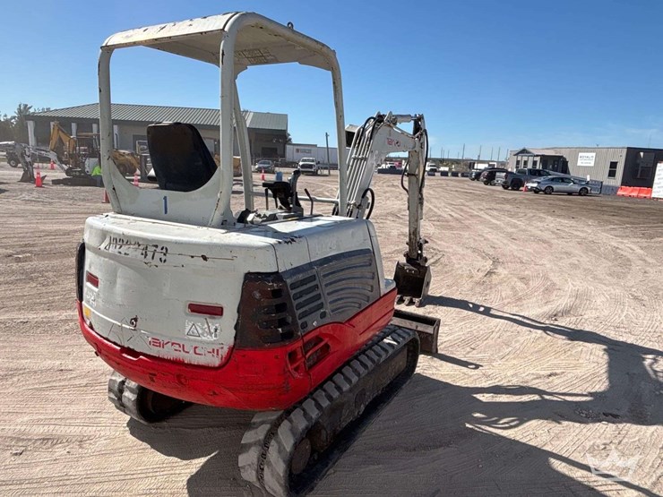 2014-takeuchi-tb228-image-3