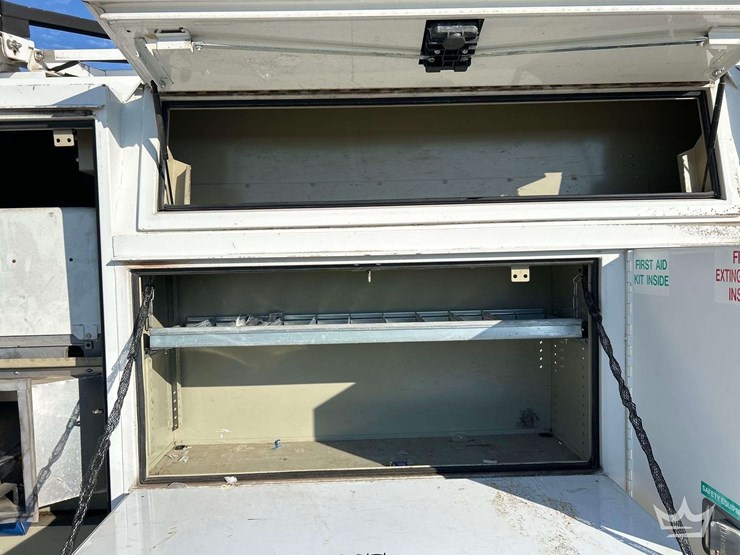 2013-chevrolet-silverado-3500hd-image-21