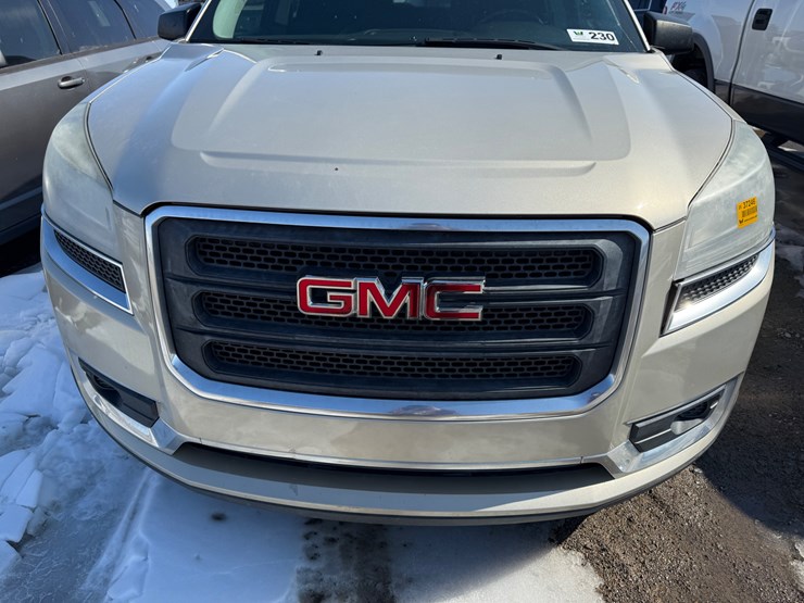 2015-gmc-acadia-sle-image-16