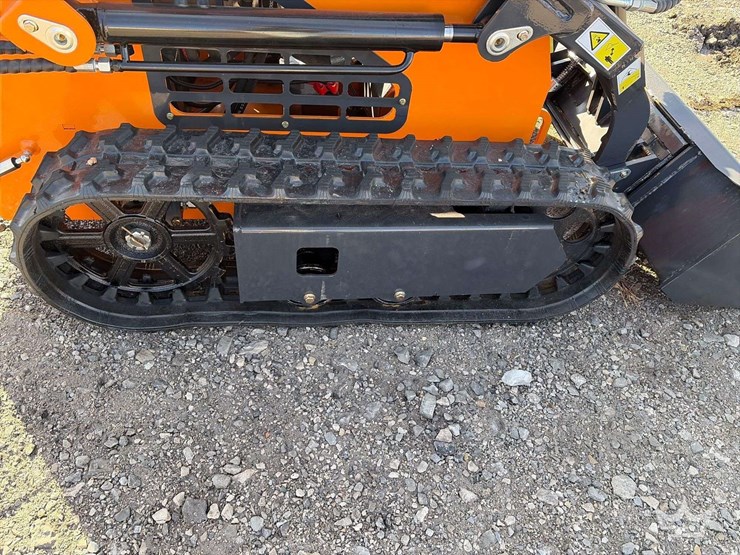 2025-landhonor-lhr-me380x1-stand-on-track-loader-skid-steer-image-9