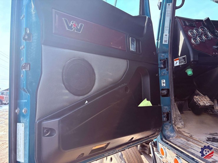 2021-western-star-4900ex-image-45