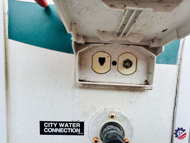 2003-forest-river-wildcat-28rk-t/a-camper-gooseneck-trailer-image-16