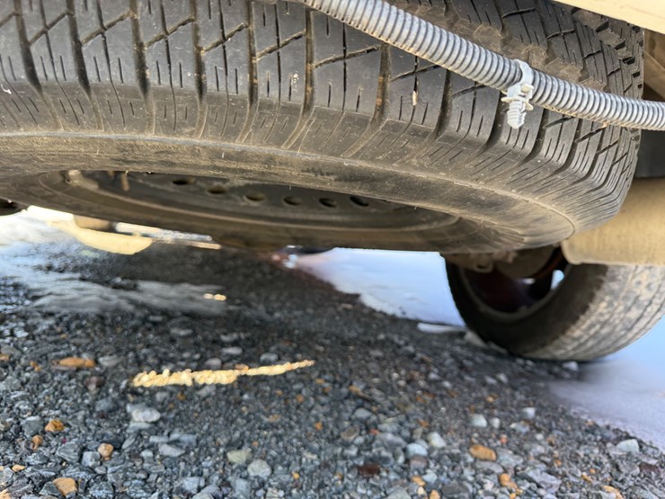 2011-cadillac-escalade-image-9