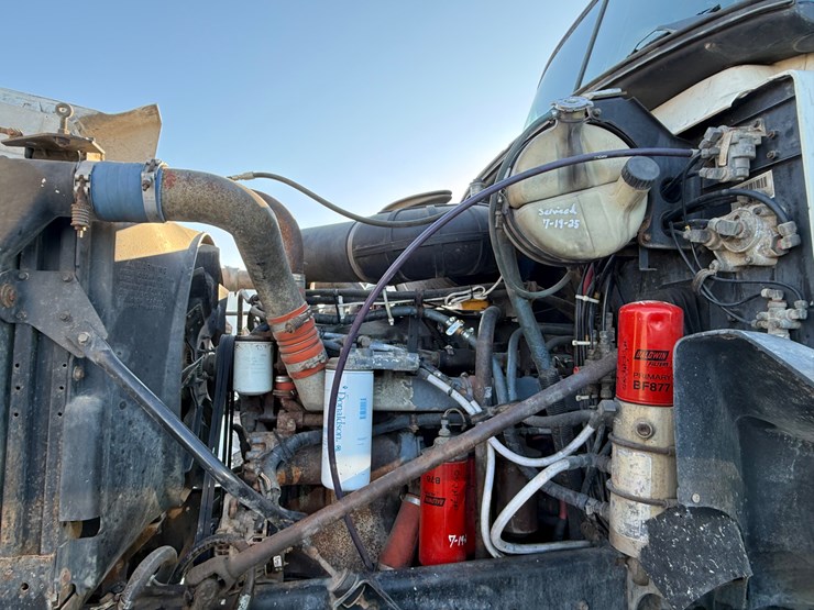 1996-mack-ch613-image-51