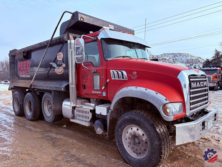 2017-mack-granite-gu713-image-5