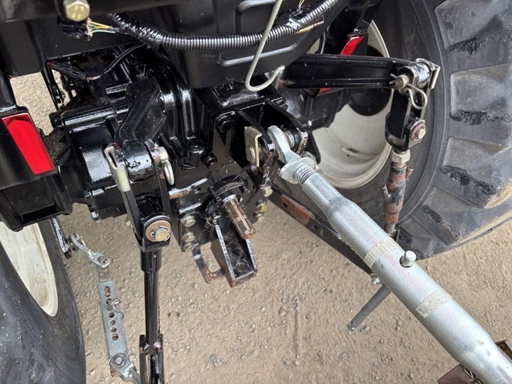 2017-new-holland-workmaster-40-image-21