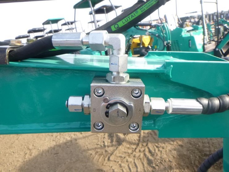 2025-agt-qk16r-hydraulic-excavator-image-13