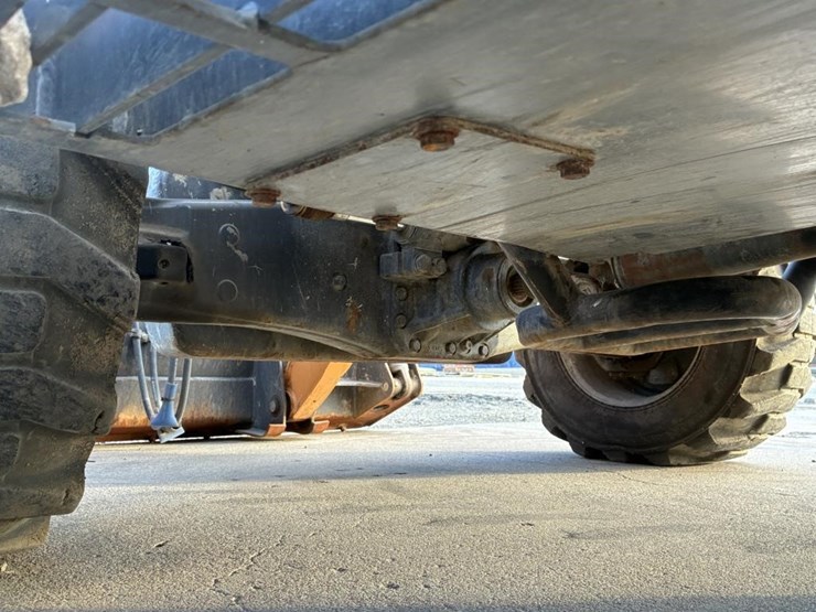 2017-case-580sn-image-19