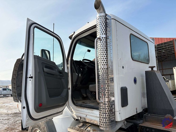 2019-kenworth-t880-image-68