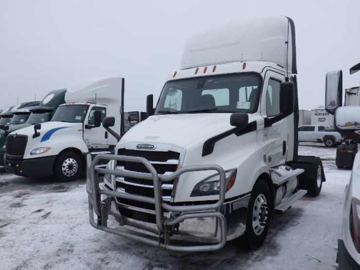 2020-freightliner-cascadia-116-image-1