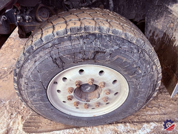 2017-mack-granite-gu713-image-15