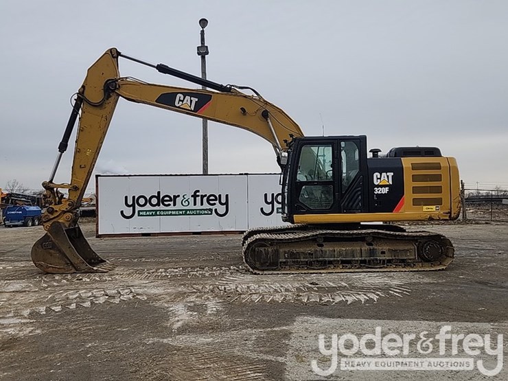 2016-caterpillar-320fl-image-2