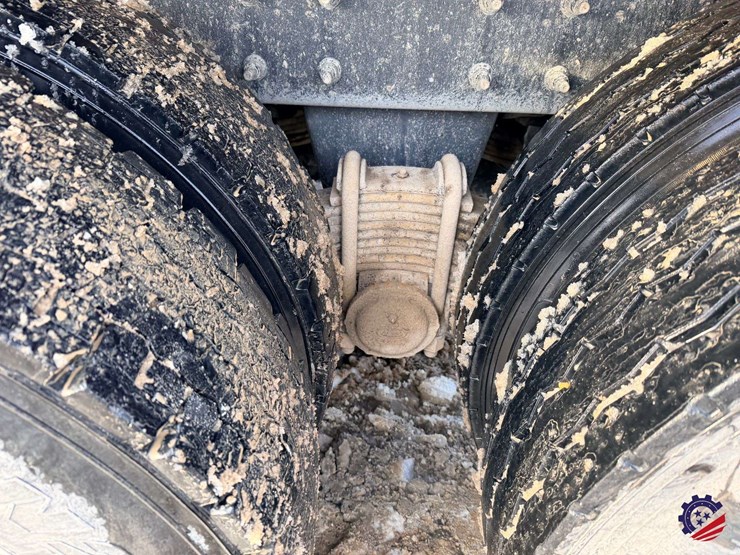 2018-mack-granite-gu713-image-17