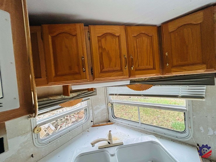 2003-forest-river-wildcat-28rk-t/a-camper-gooseneck-trailer-image-95