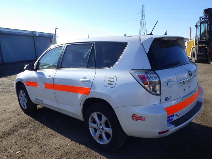 2014-toyota-rav4-image-4