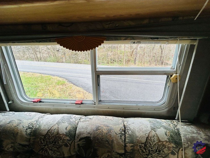 2003-forest-river-wildcat-28rk-t/a-camper-gooseneck-trailer-image-87