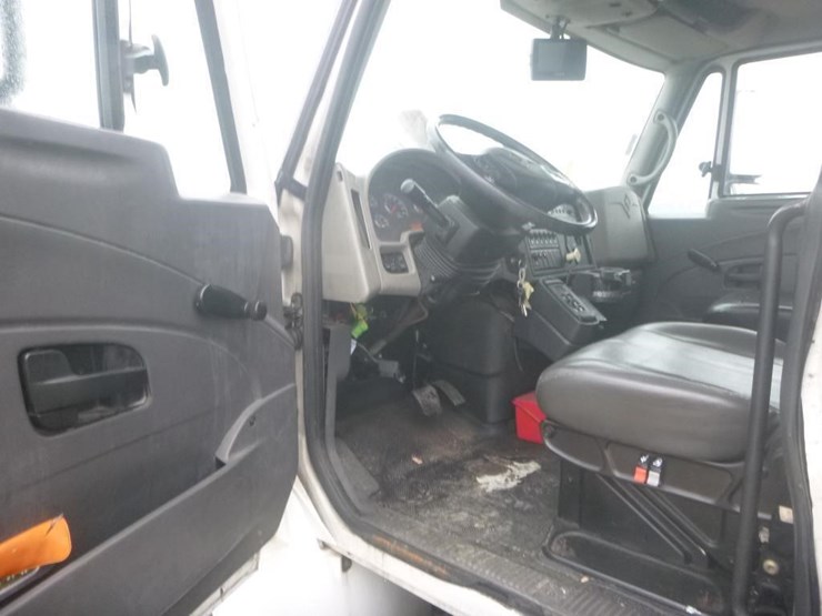 2010-international-durastar-4300-image-11