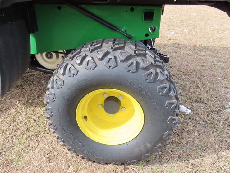 2024-john-deere-tx-4x2-image-10