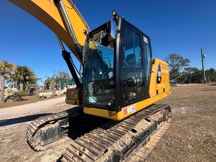 2020-caterpillar-320-image-9