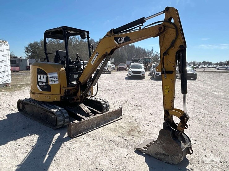 2015-caterpillar-303-image-2