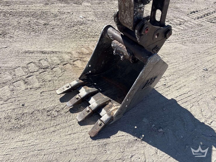 2014-takeuchi-tb228-image-9