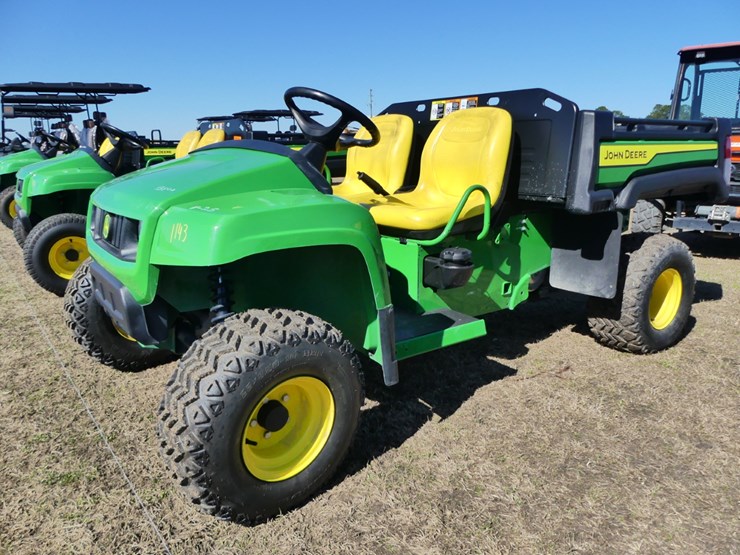 2024-john-deere-gator-image-1