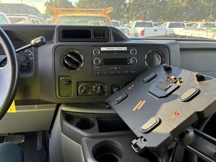 2010-ford-e350-image-14