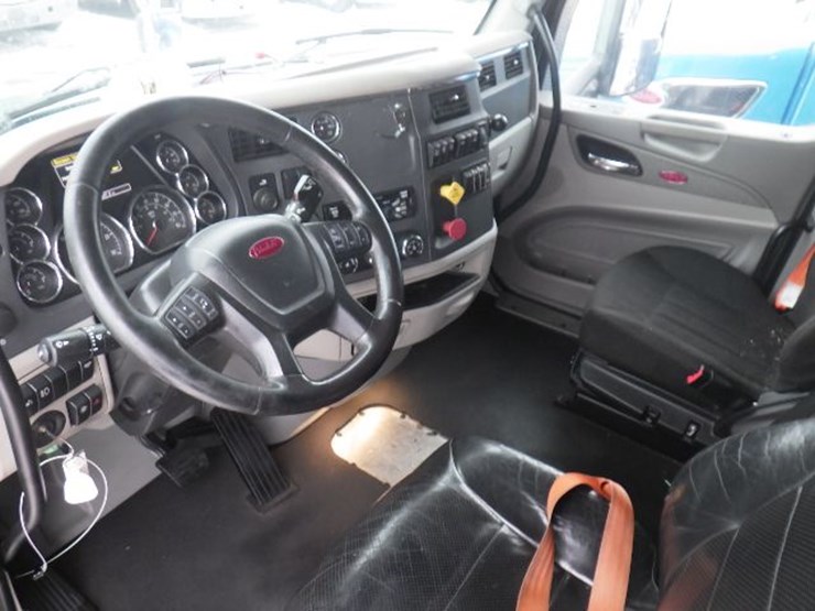 2020-peterbilt-579-image-19