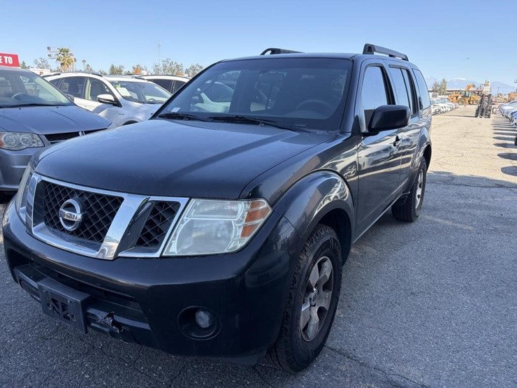 2012-nissan-pathfinder-image-1