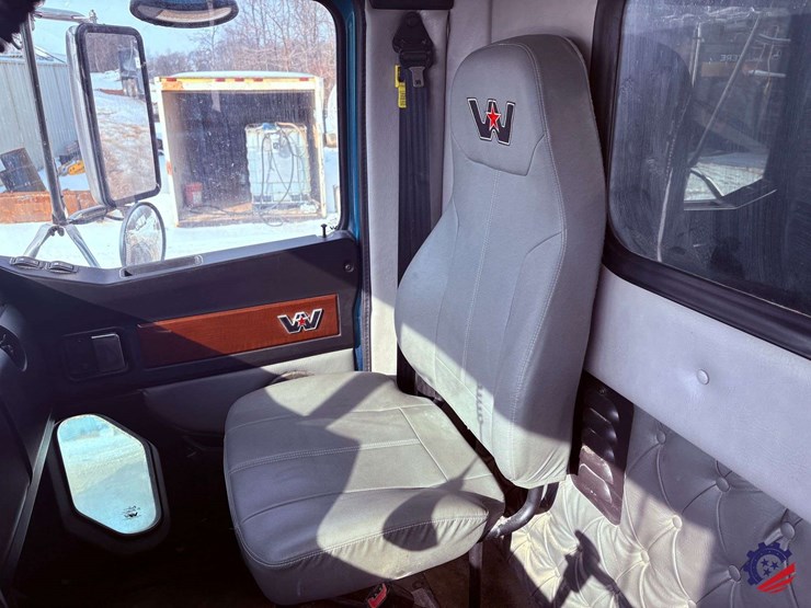 2021-western-star-4900ex-image-57