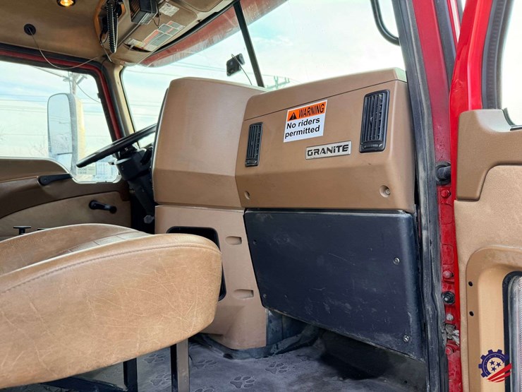 2018-mack-granite-gu713-image-31