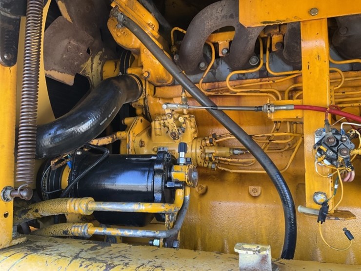 1981-deere-670a-image-22