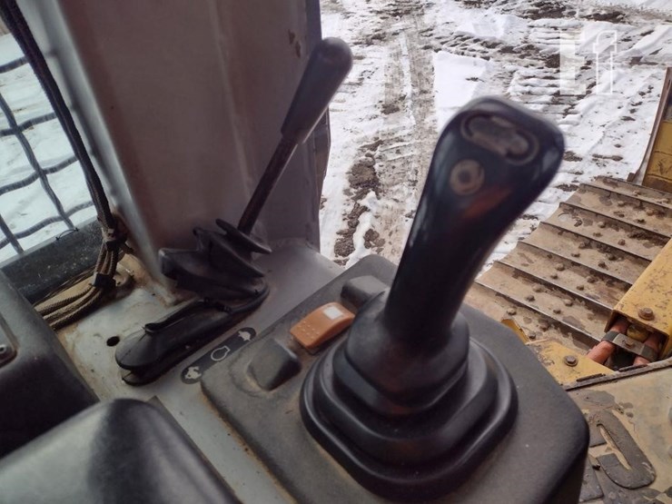 2005-caterpillar-d4g-xl-image-13