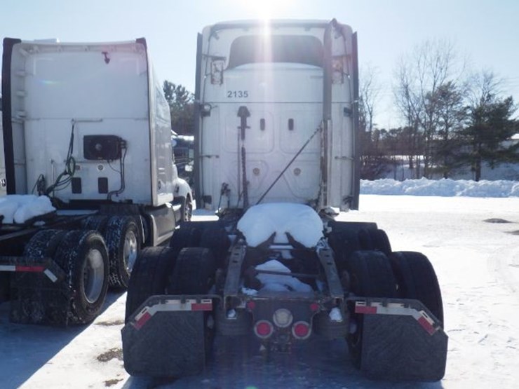 2020-freightliner-cascadia-126-image-8