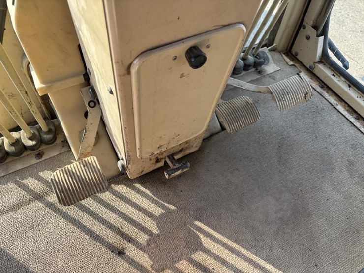 2005-caterpillar-143h-image-50