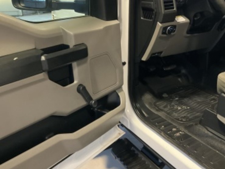 2017-ford-f550-image-26