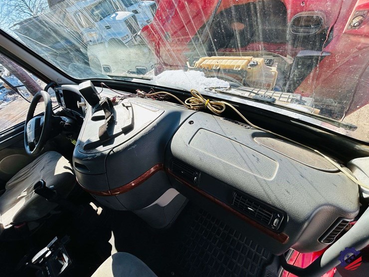 2011-volvo-truck-vhd-tri-axle-dump-truck-image-96