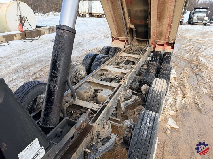 2018-mack-granite-gu713-image-63