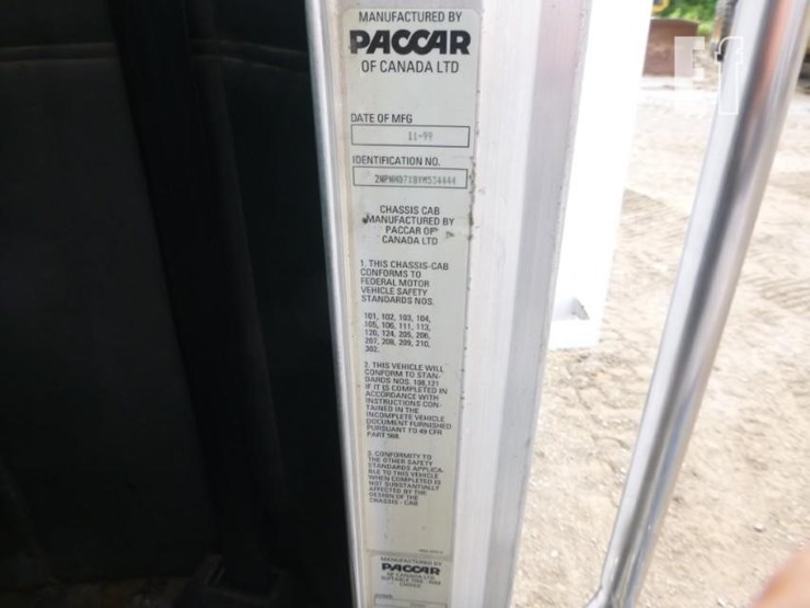2000-peterbilt-330-image-7