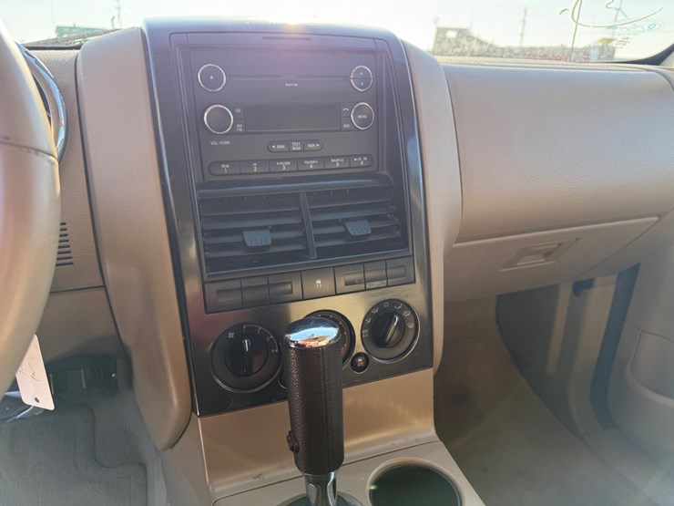 2008-ford-explorer-image-39