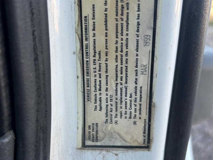 1999-volvo-vnl64t770-image-13