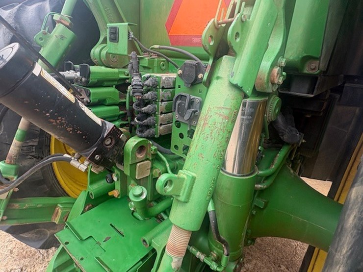 john-deere-8320r-image-17