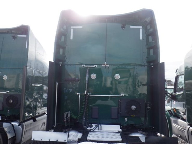 2019-peterbilt-579-image-17