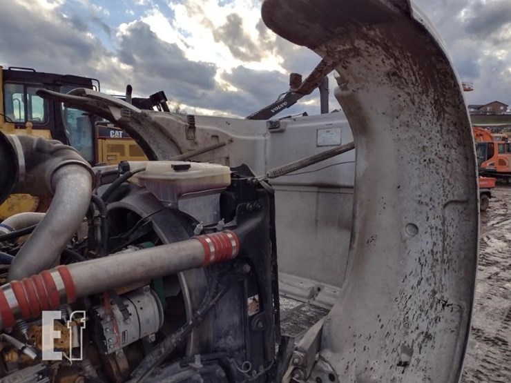 2008-peterbilt-365-image-17