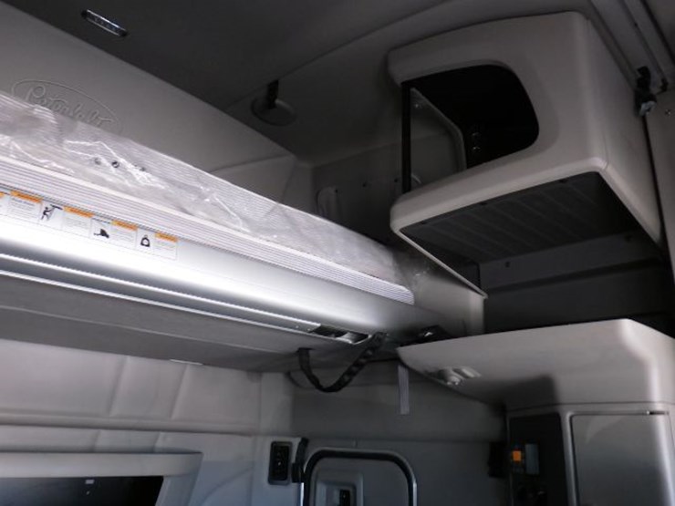 2023-peterbilt-579-image-5